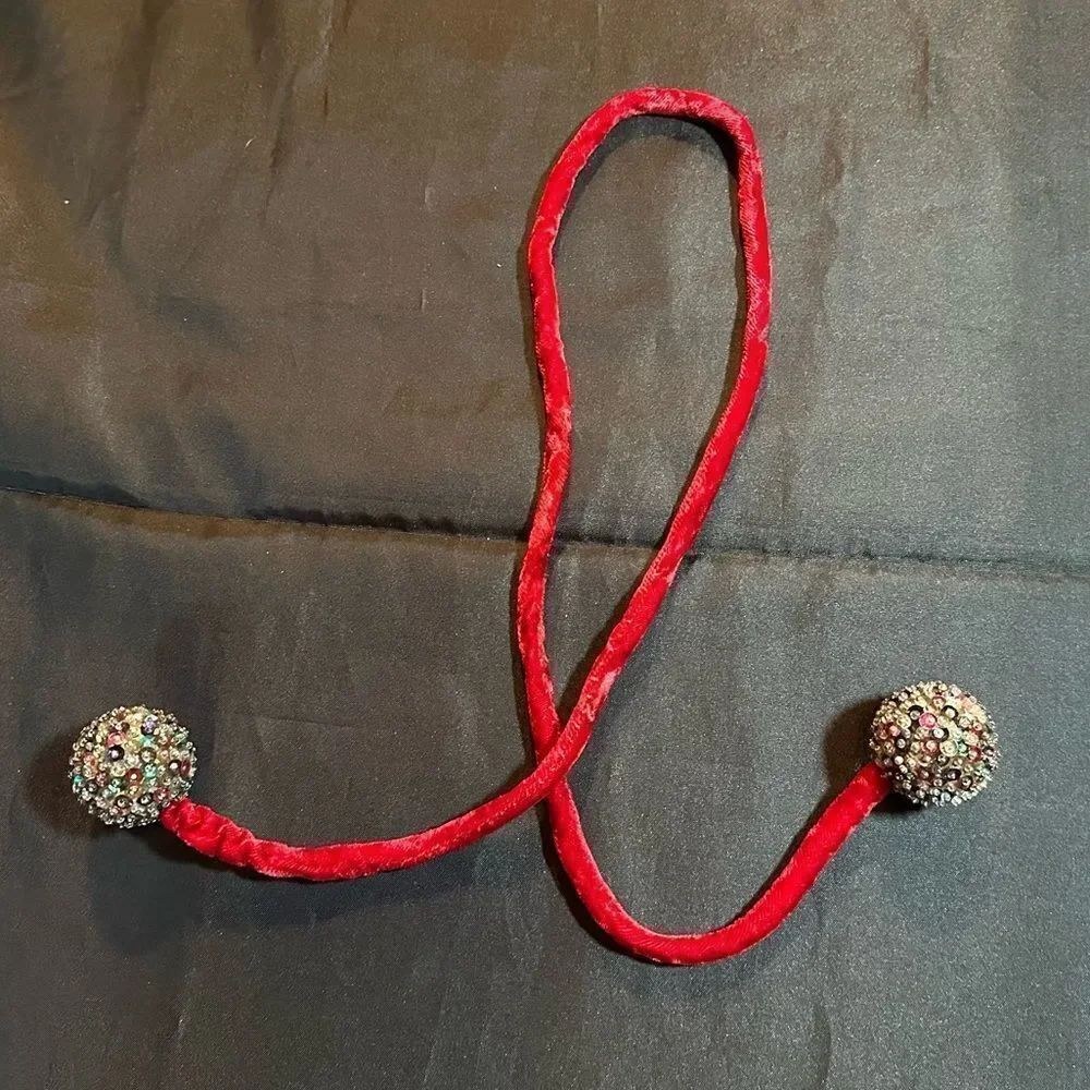 Vintage Elegant Red Velvet Necklace with Crystal and Sequin Accents